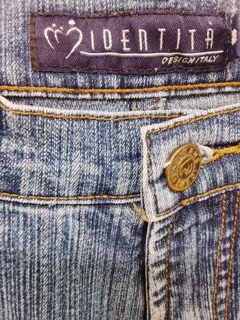 Jeans con applicazioni