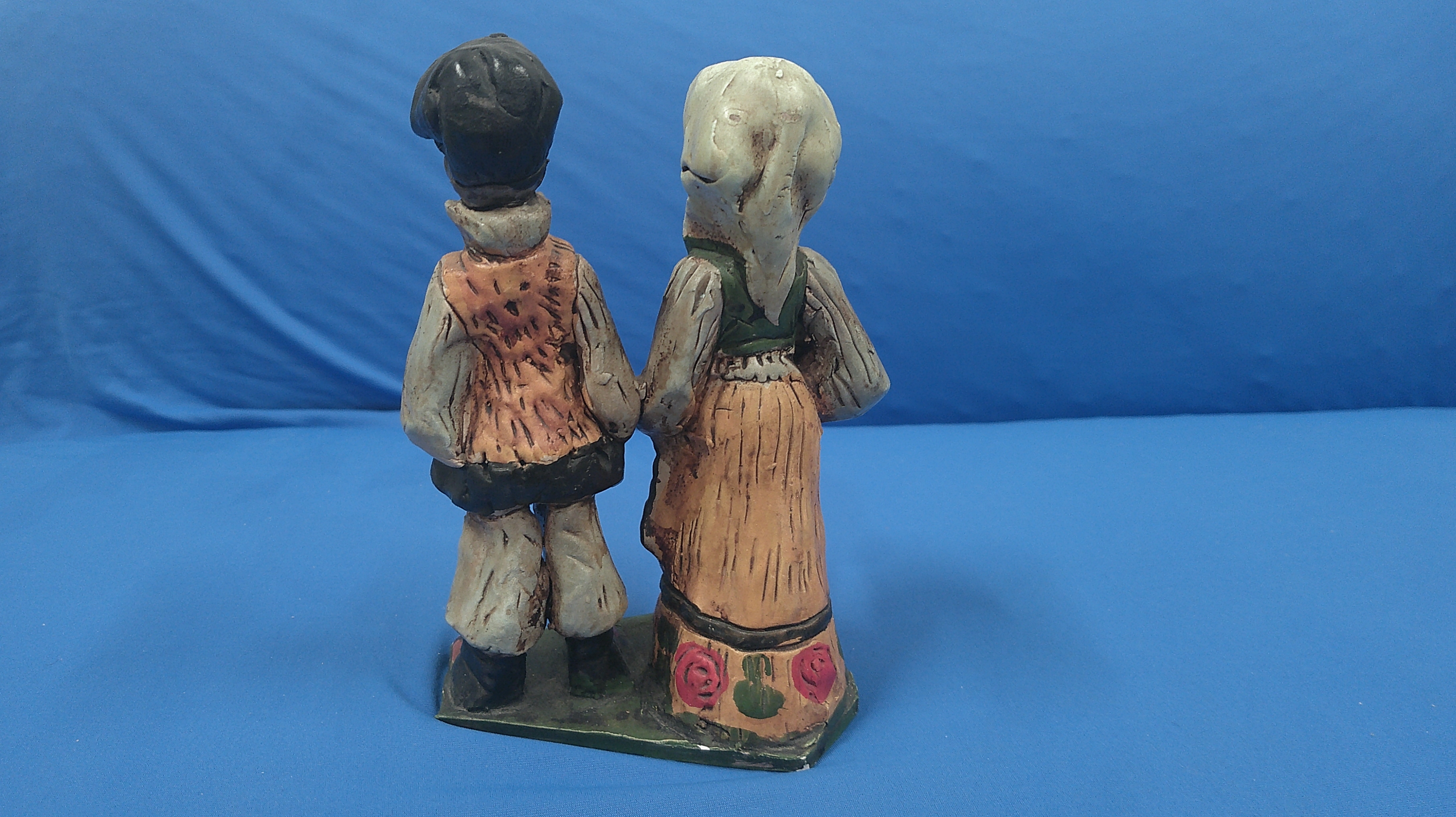 Coppia di statuine in costume