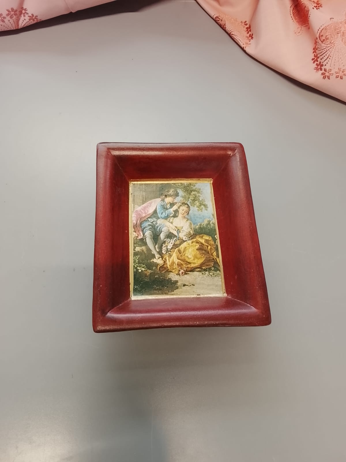 Portaoggetti con dipinto