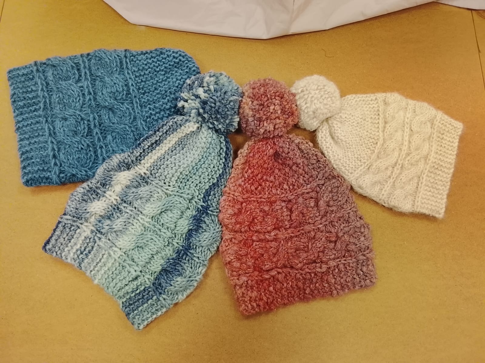 Cappelli di lana fatti a mano