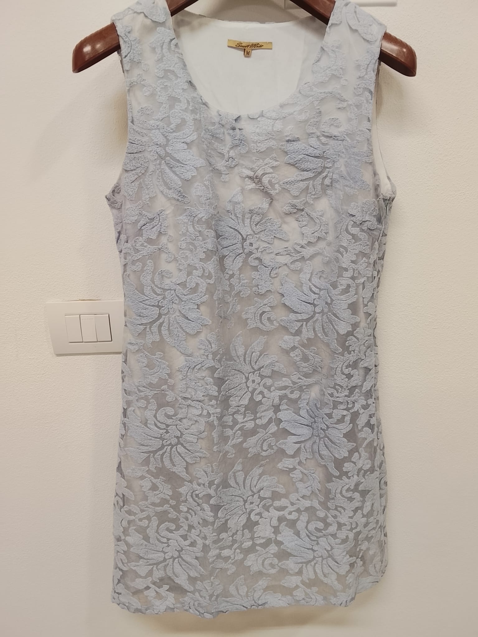 Vestito grigio perla trinato