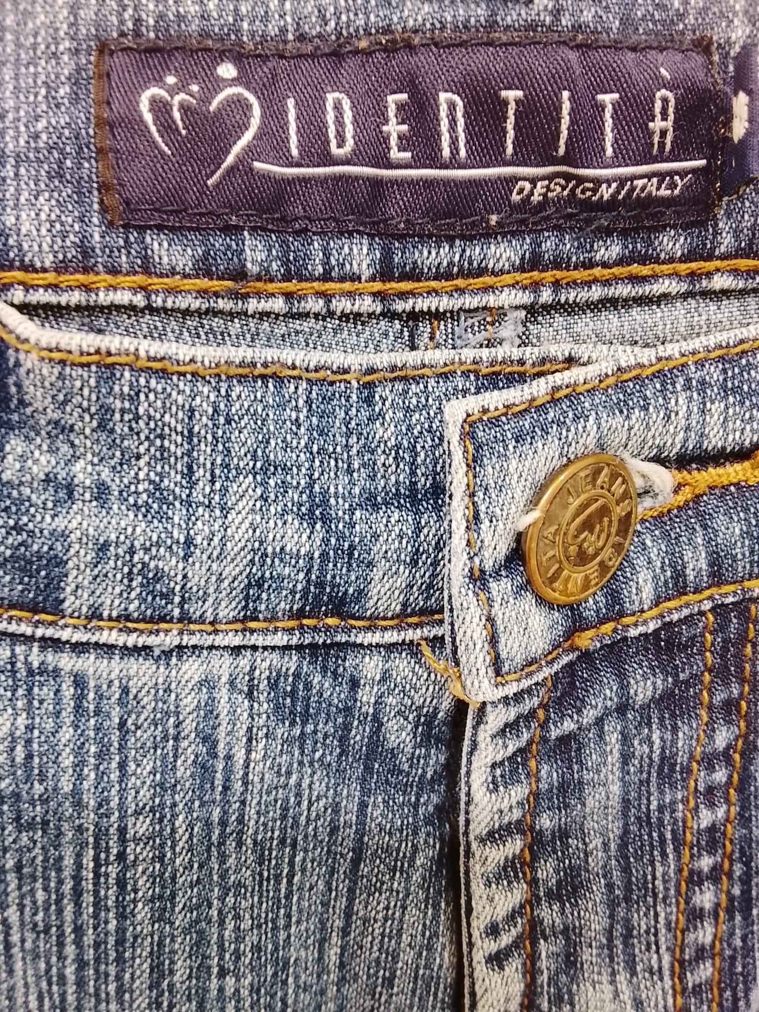 Jeans con applicazioni